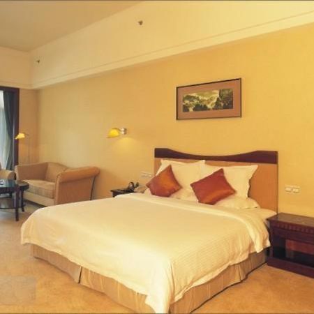 Phoenix Hotel Wuyi Дзянмън Стая снимка
