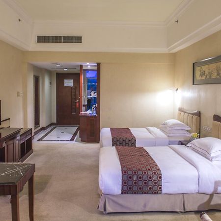 Phoenix Hotel Wuyi Дзянмън Екстериор снимка