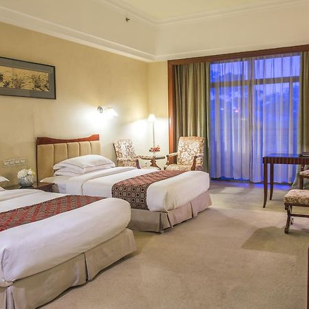 Phoenix Hotel Wuyi Дзянмън Екстериор снимка