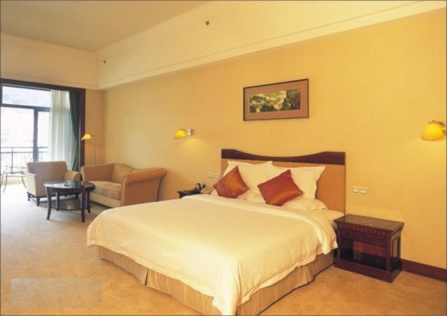 Phoenix Hotel Wuyi Дзянмън Стая снимка