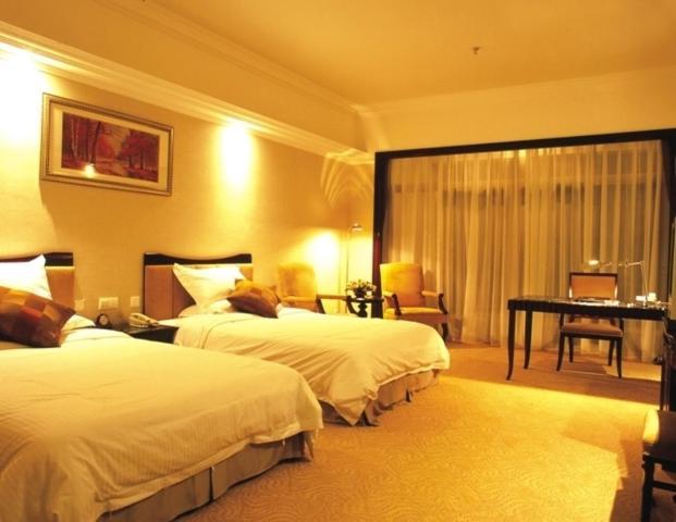 Phoenix Hotel Wuyi Дзянмън Стая снимка