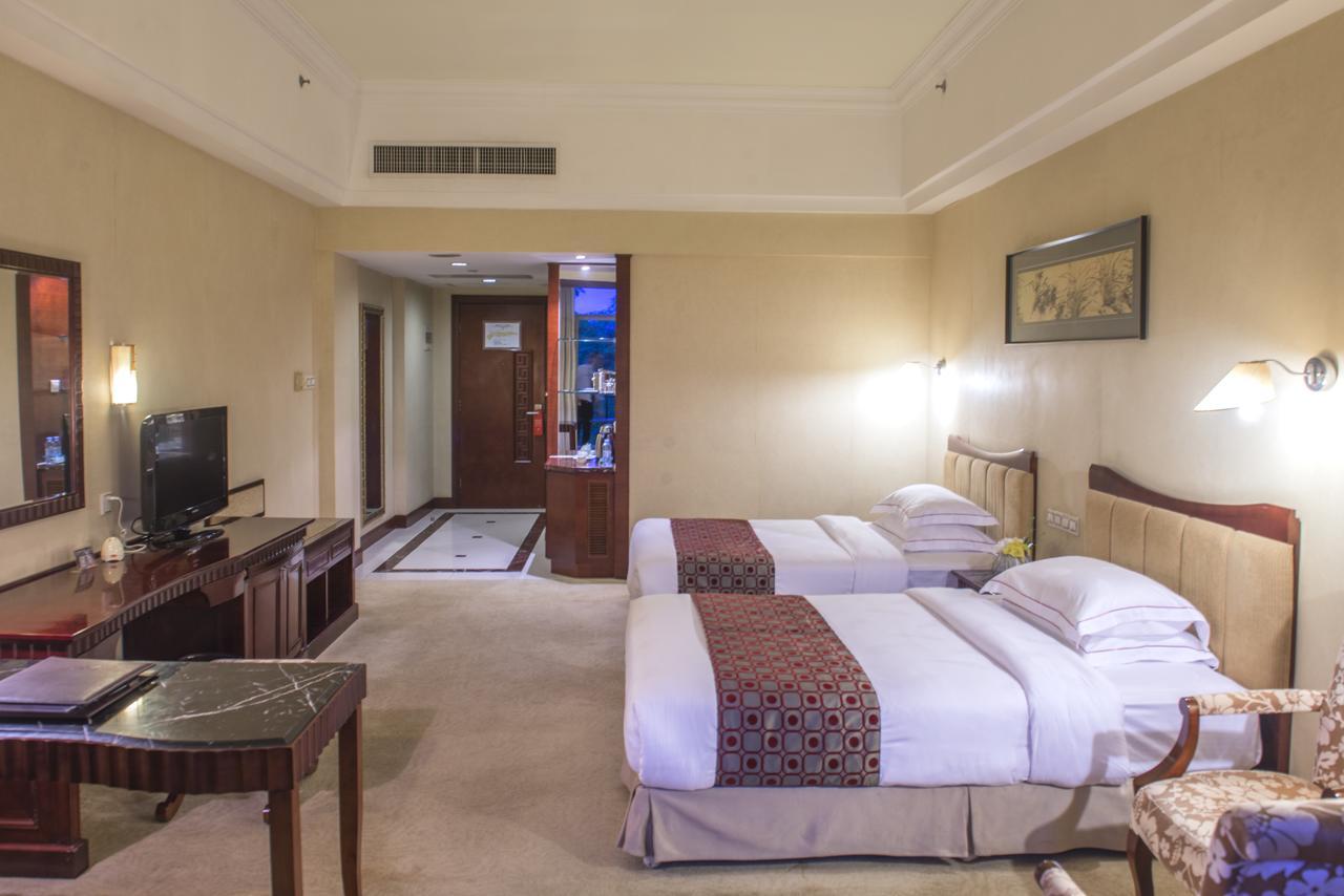 Phoenix Hotel Wuyi Дзянмън Екстериор снимка