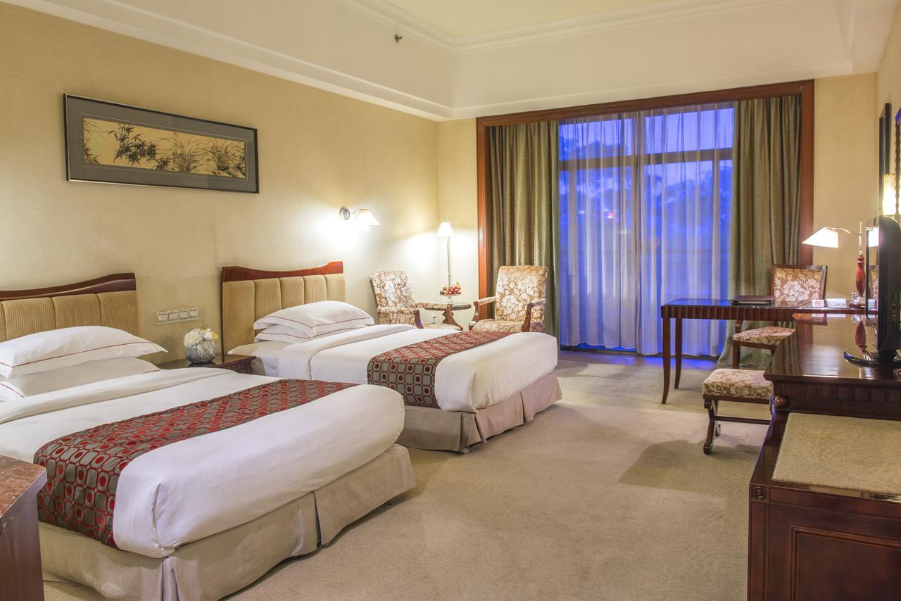 Phoenix Hotel Wuyi Дзянмън Екстериор снимка