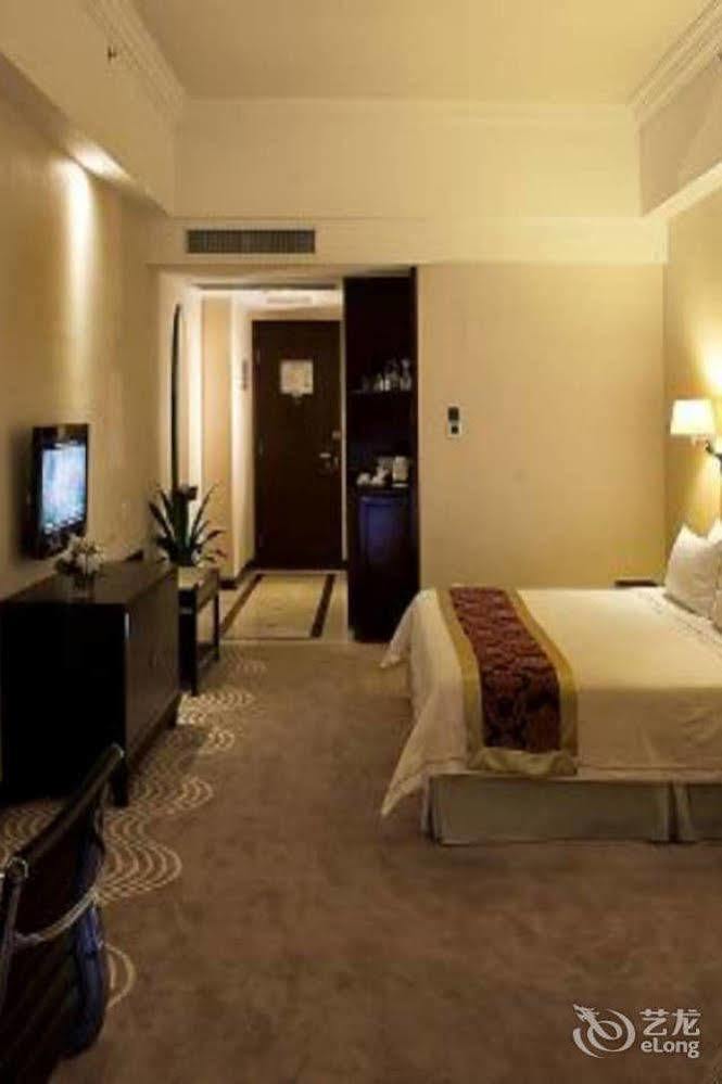 Phoenix Hotel Wuyi Дзянмън Екстериор снимка