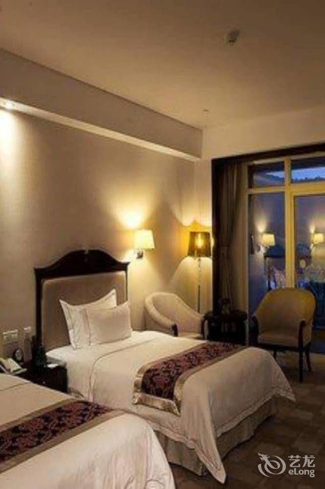 Phoenix Hotel Wuyi Дзянмън Екстериор снимка