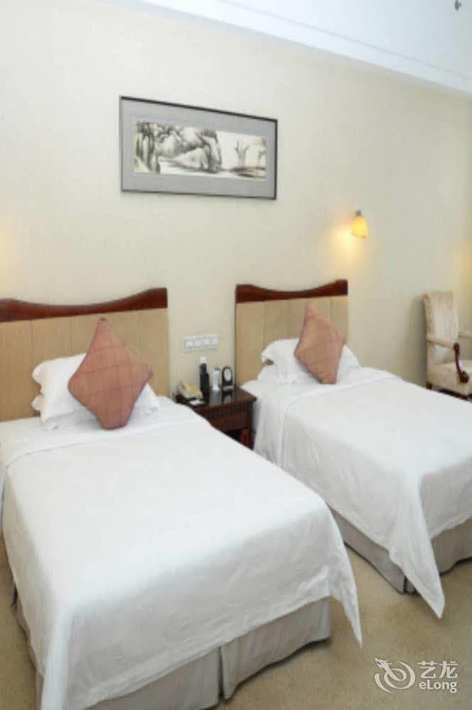 Phoenix Hotel Wuyi Дзянмън Екстериор снимка