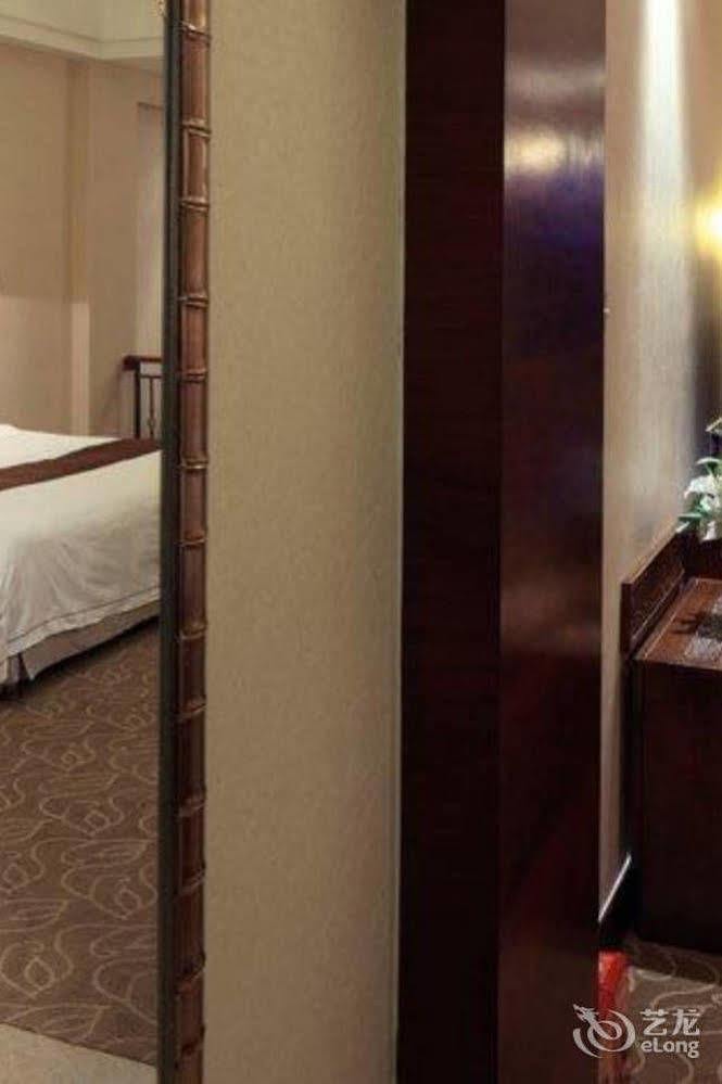 Phoenix Hotel Wuyi Дзянмън Екстериор снимка